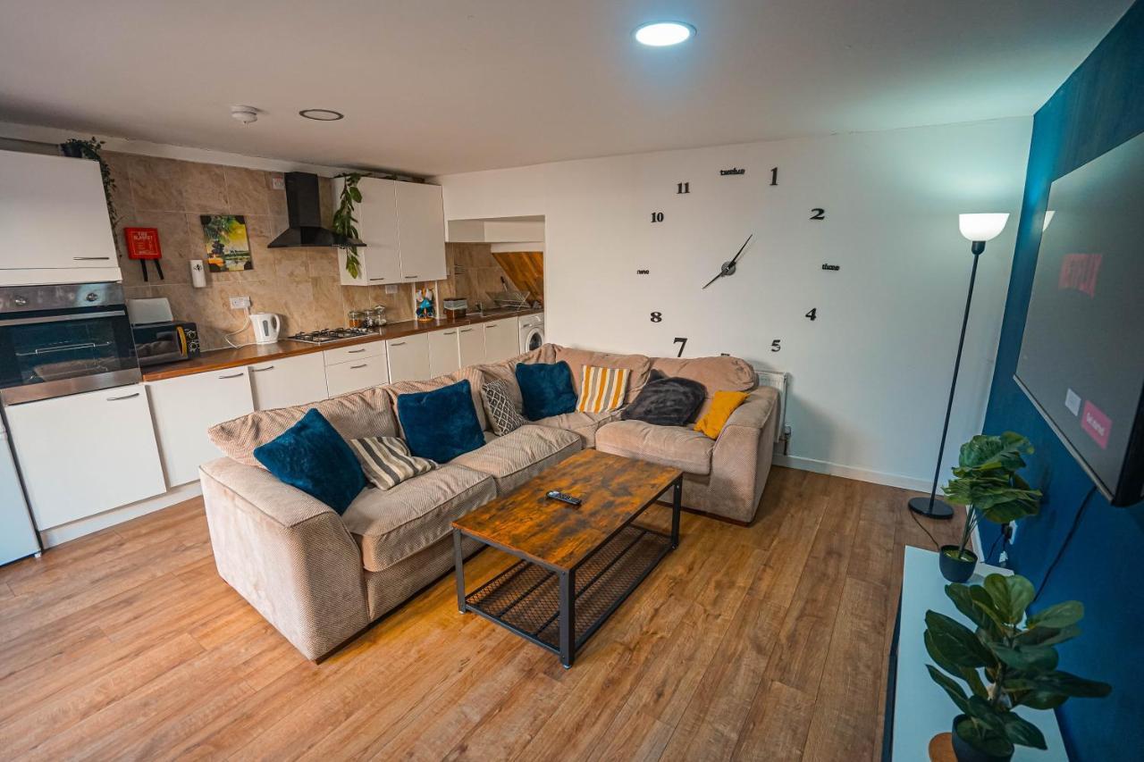 Private And Spacious 2 Bedroom House - Free Parking! Cardiff Bagian luar foto