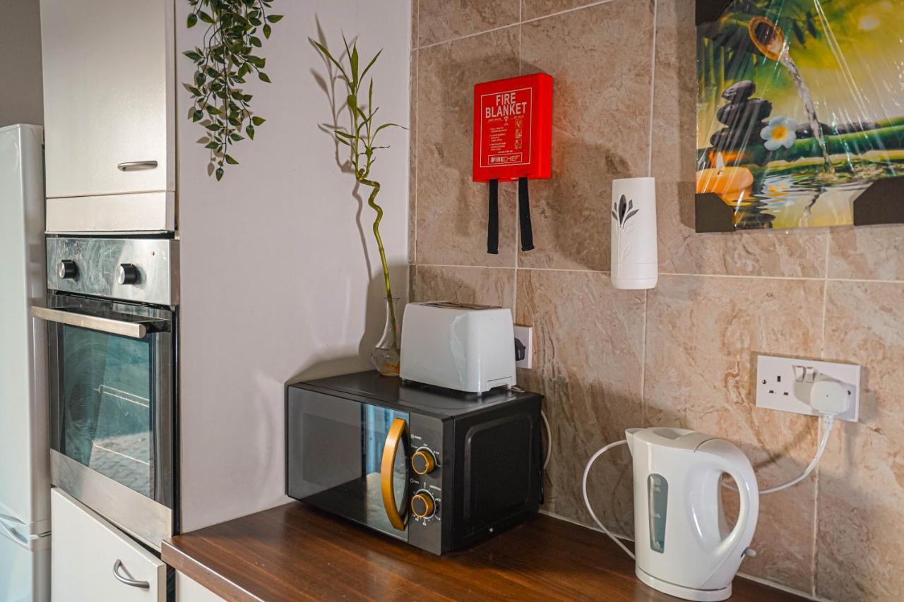 Private And Spacious 2 Bedroom House - Free Parking! Cardiff Bagian luar foto