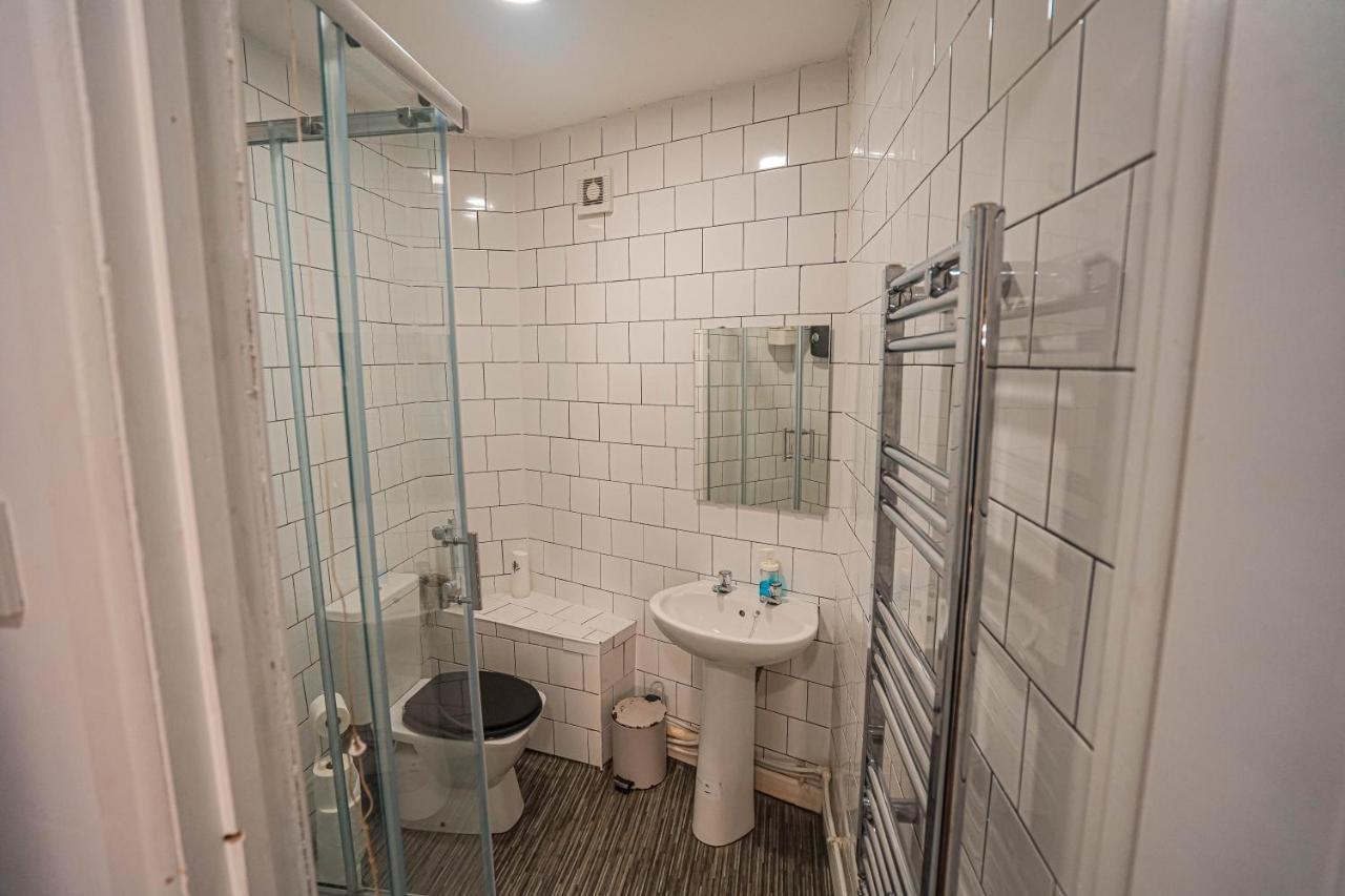 Private And Spacious 2 Bedroom House - Free Parking! Cardiff Bagian luar foto