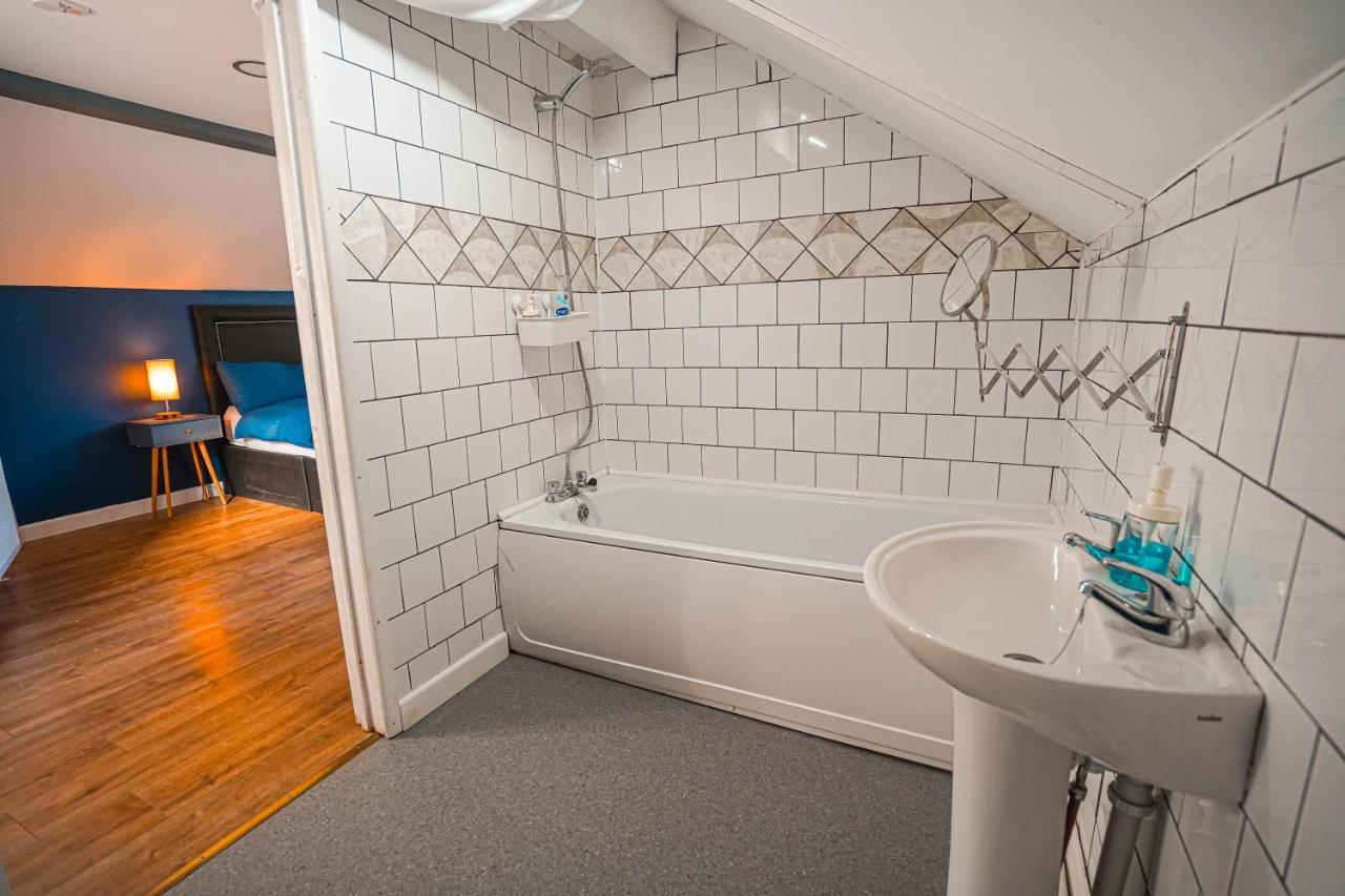 Private And Spacious 2 Bedroom House - Free Parking! Cardiff Bagian luar foto