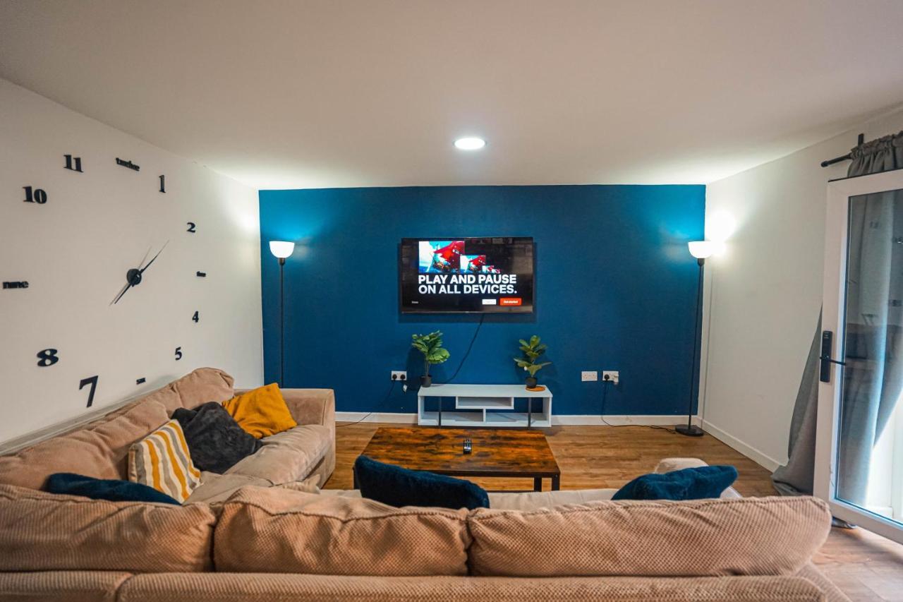 Private And Spacious 2 Bedroom House - Free Parking! Cardiff Bagian luar foto
