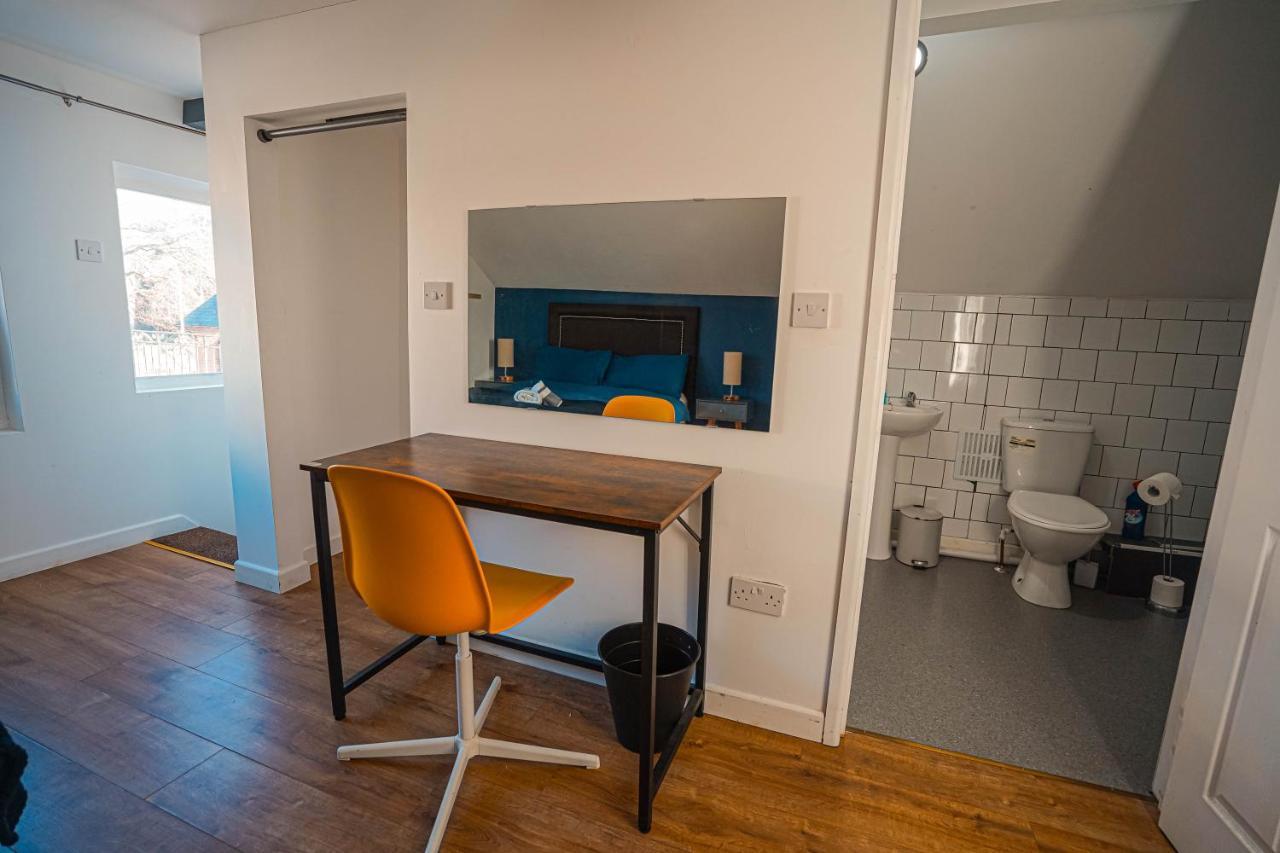 Private And Spacious 2 Bedroom House - Free Parking! Cardiff Bagian luar foto