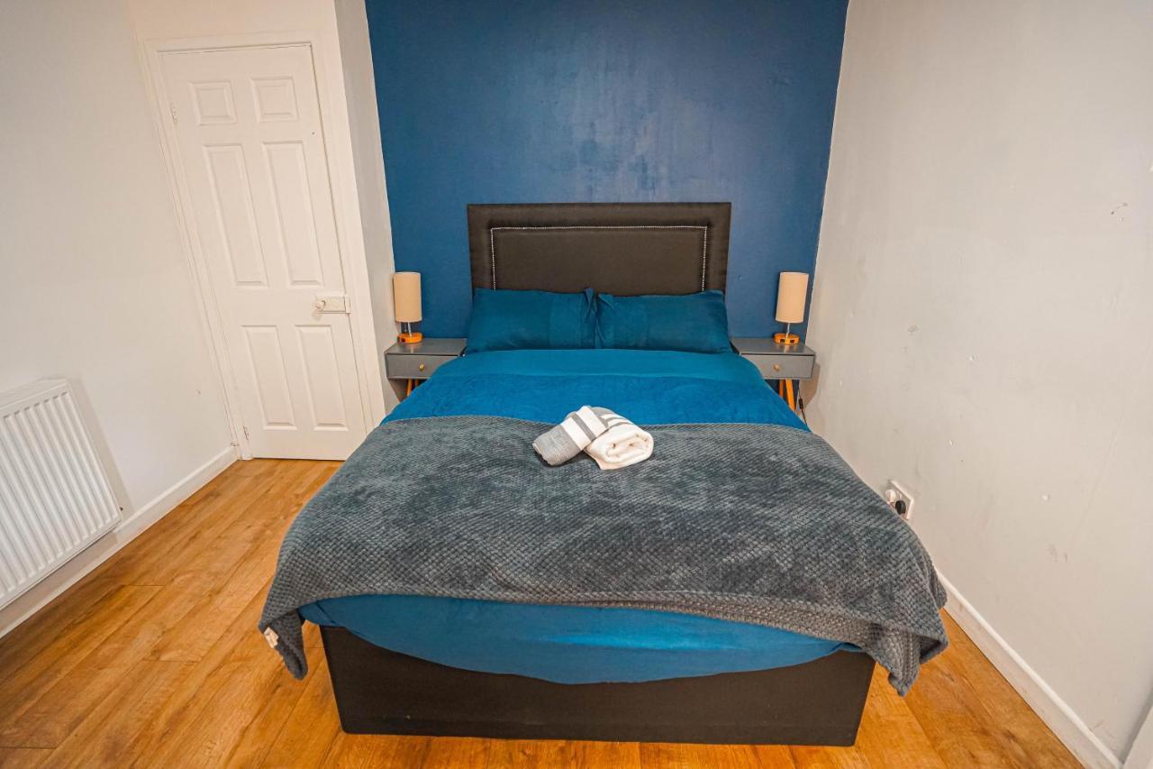 Private And Spacious 2 Bedroom House - Free Parking! Cardiff Bagian luar foto
