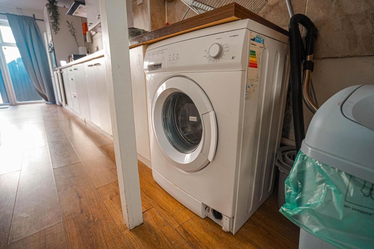 Private And Spacious 2 Bedroom House - Free Parking! Cardiff Bagian luar foto